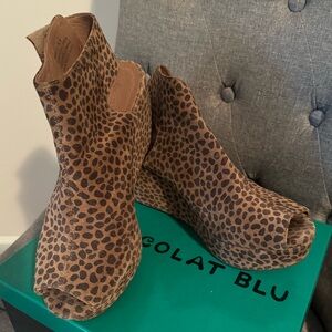Chocolate Blu White - Leopard Suede; worn a few times; great condition; Size 9.5